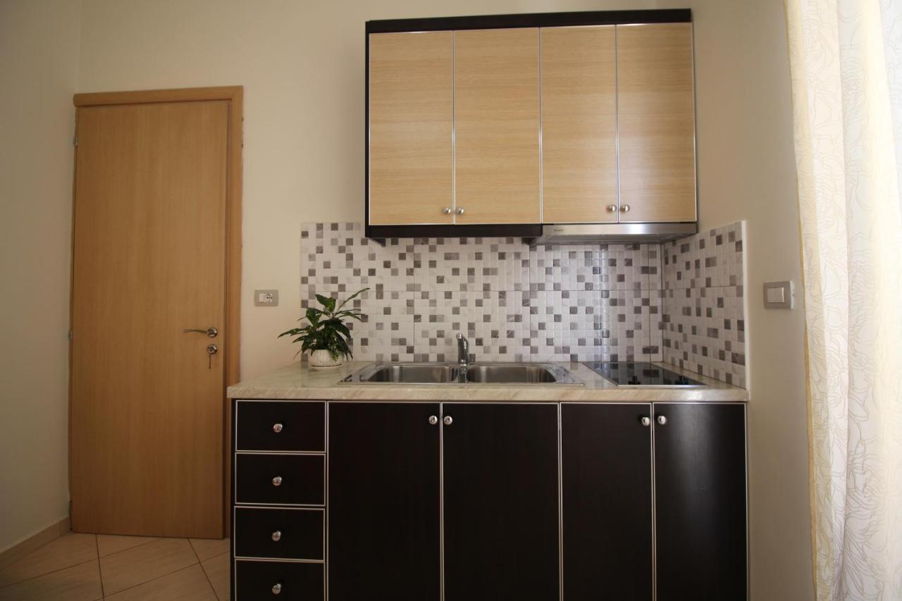 Centrum Hotel Ксамил Екстериор снимка