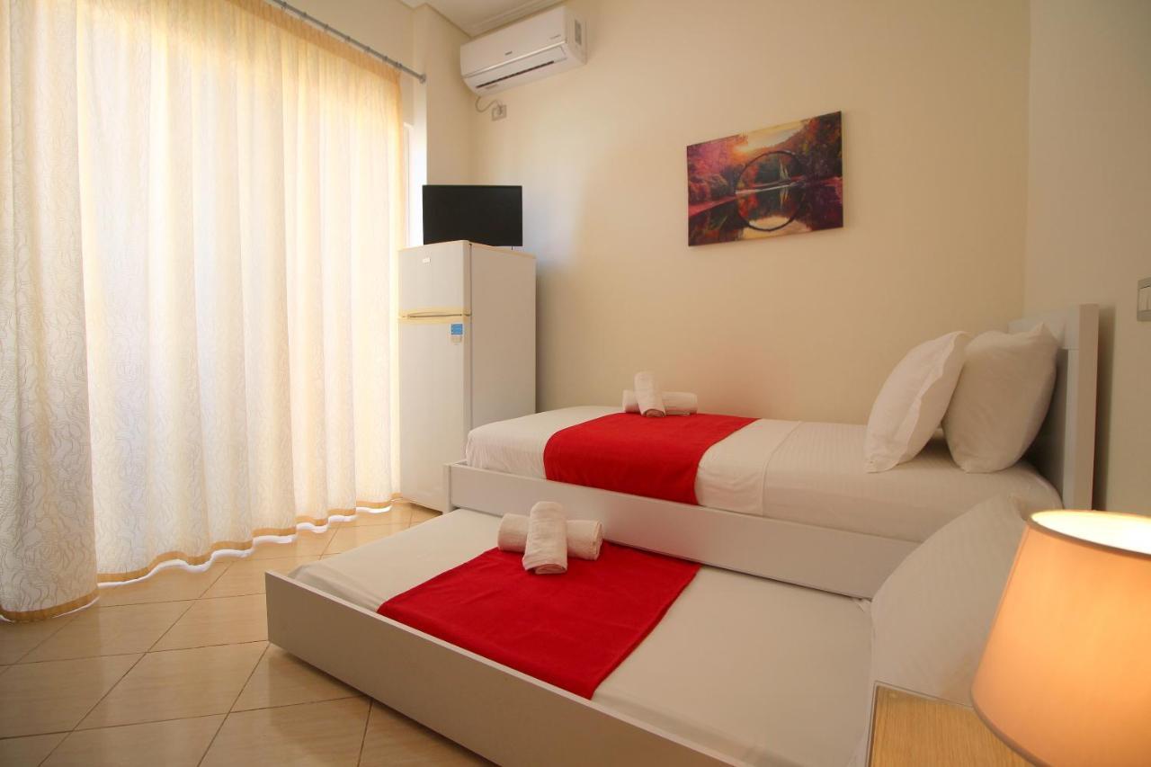 Centrum Hotel Ксамил Екстериор снимка