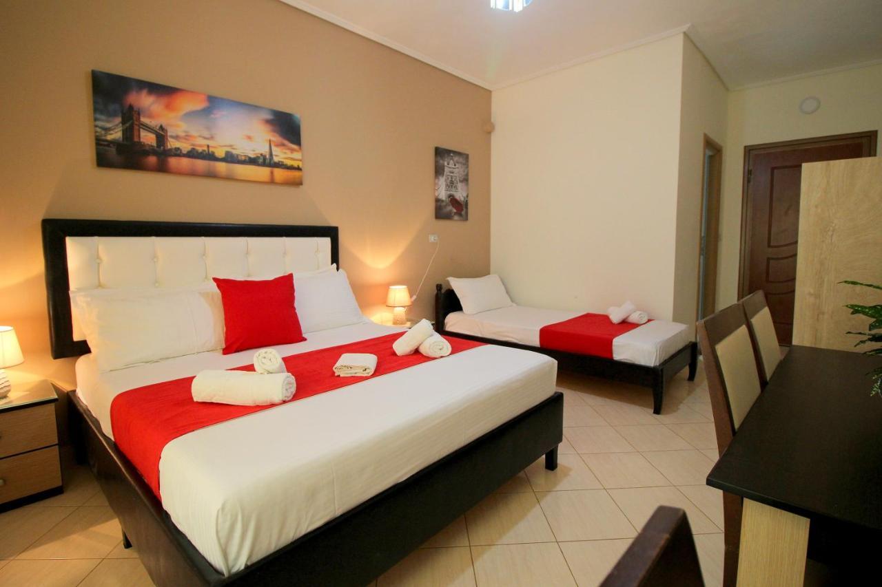 Centrum Hotel Ксамил Екстериор снимка