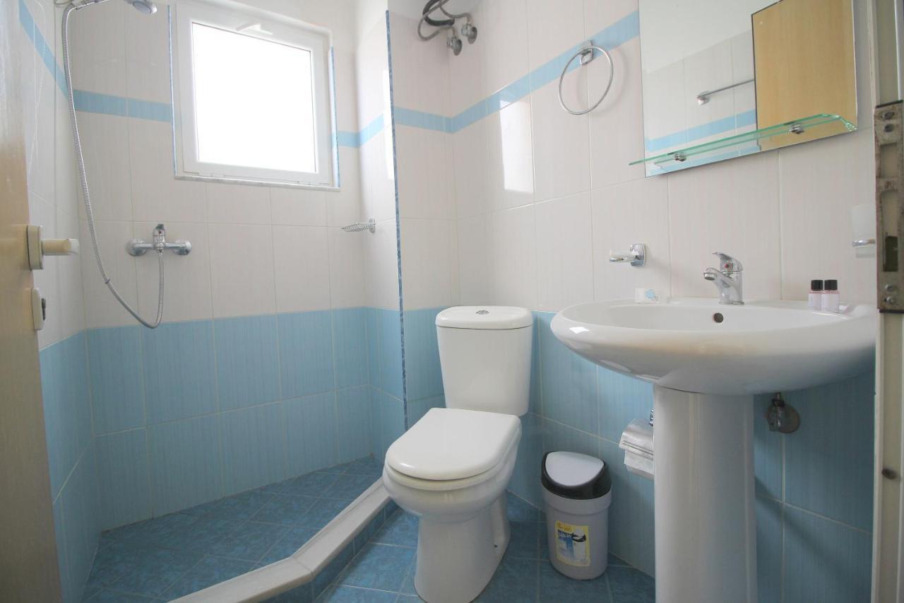 Centrum Hotel Ксамил Екстериор снимка