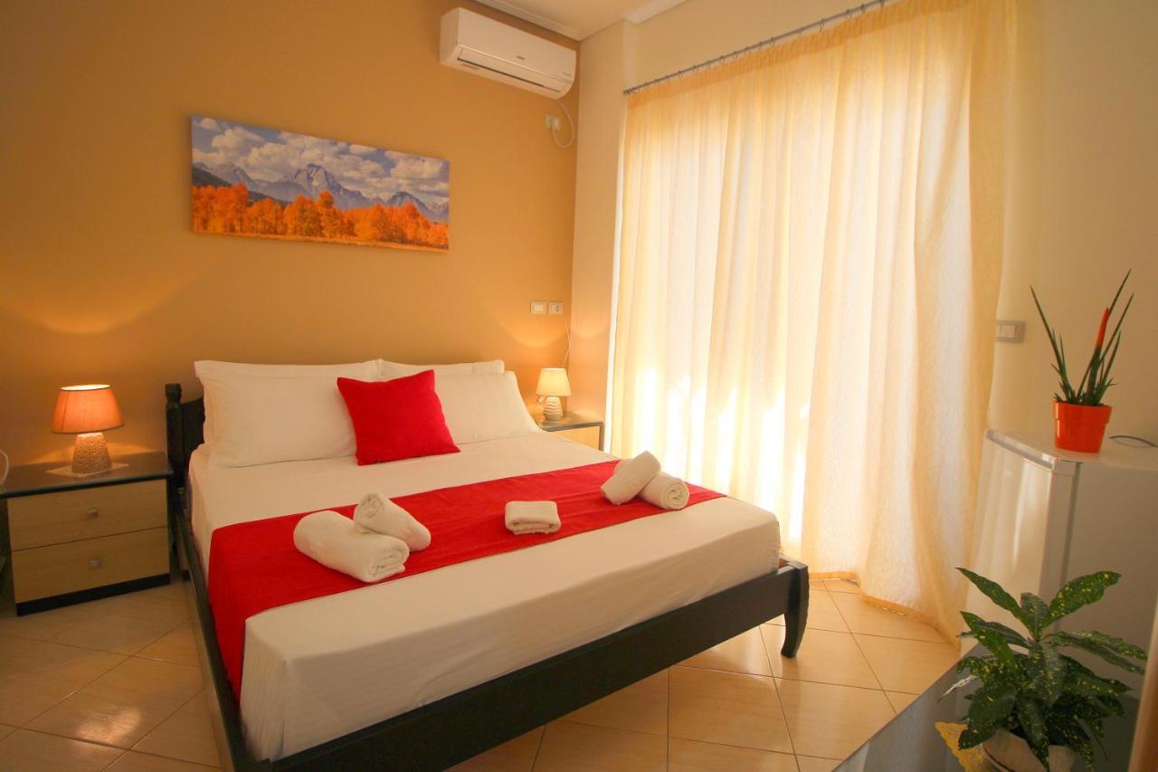 Centrum Hotel Ксамил Екстериор снимка
