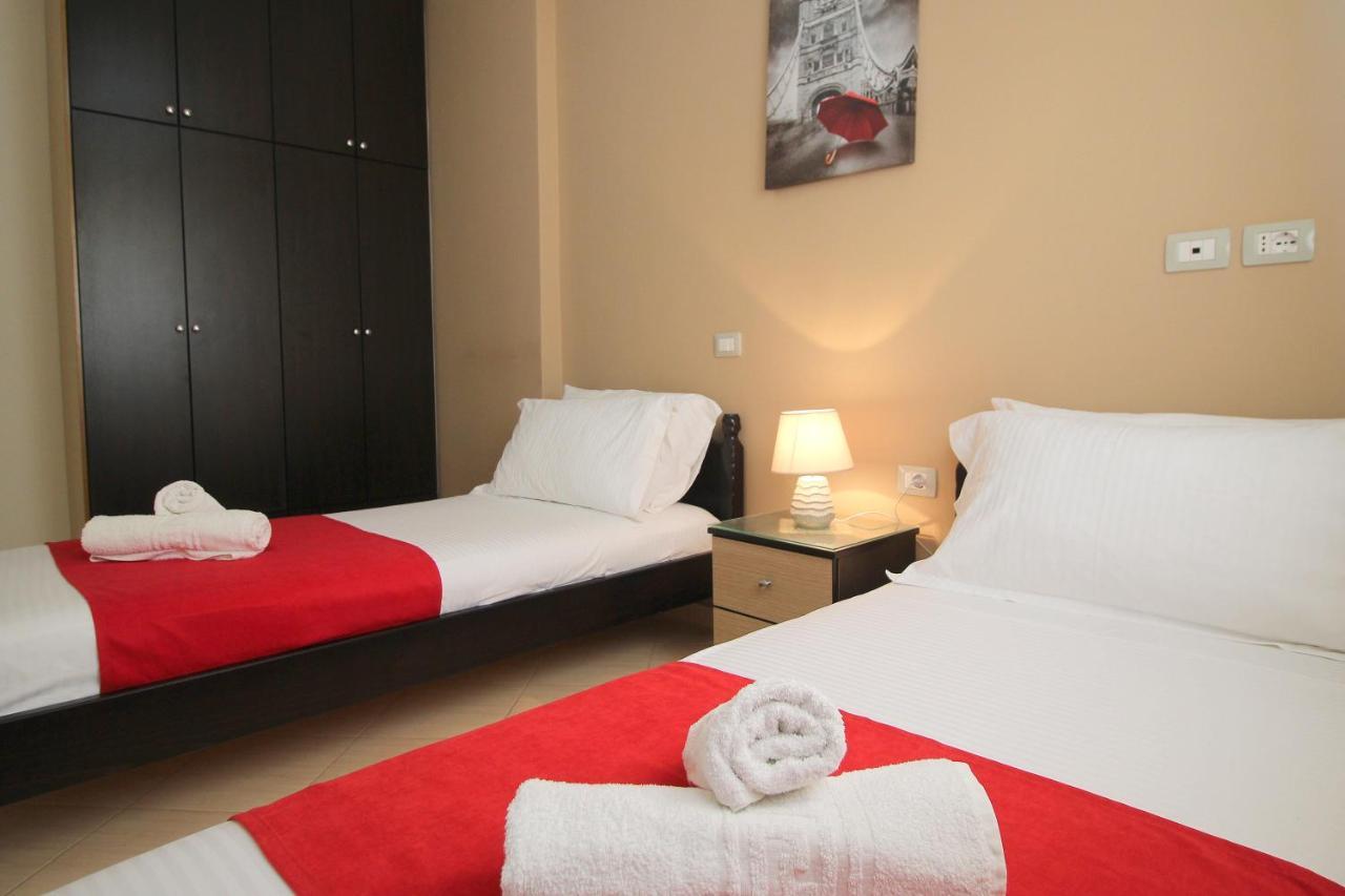 Centrum Hotel Ксамил Екстериор снимка