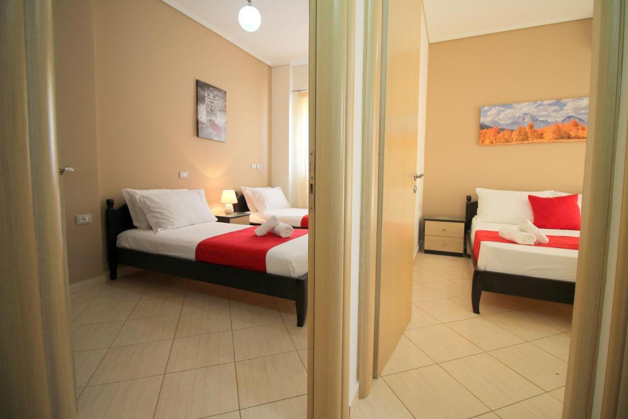 Centrum Hotel Ксамил Екстериор снимка