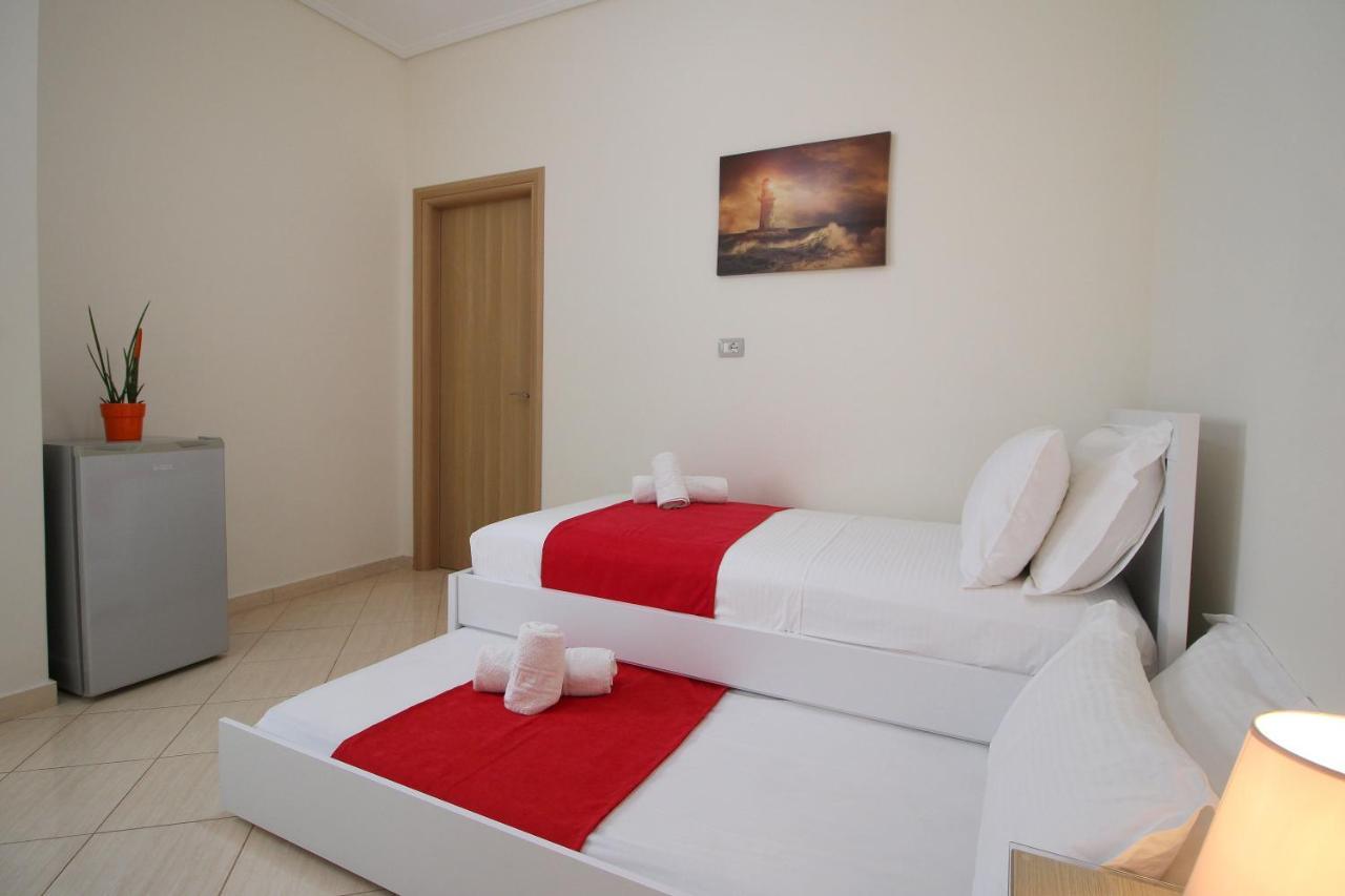Centrum Hotel Ксамил Екстериор снимка