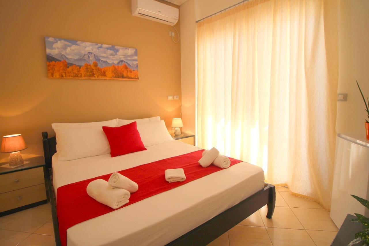 Centrum Hotel Ксамил Екстериор снимка
