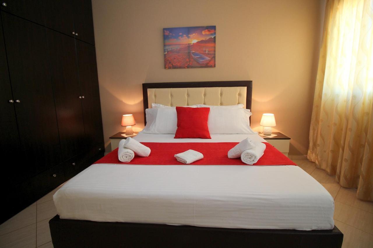 Centrum Hotel Ксамил Екстериор снимка