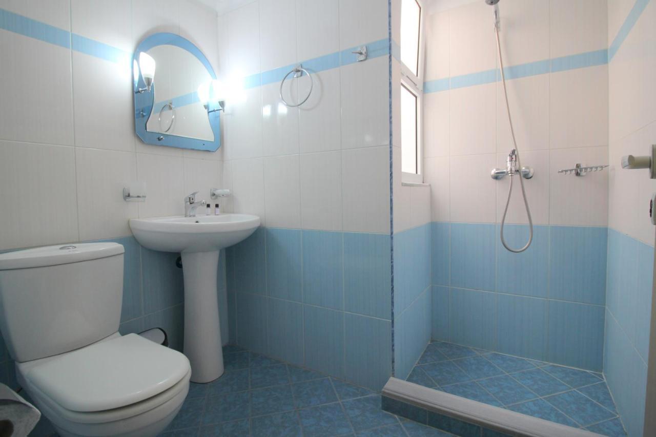 Centrum Hotel Ксамил Екстериор снимка