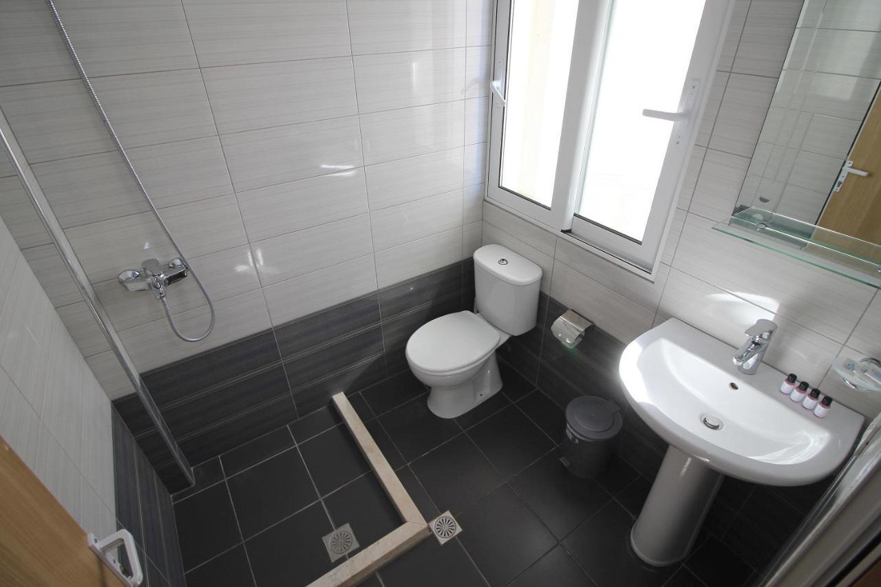 Centrum Hotel Ксамил Екстериор снимка