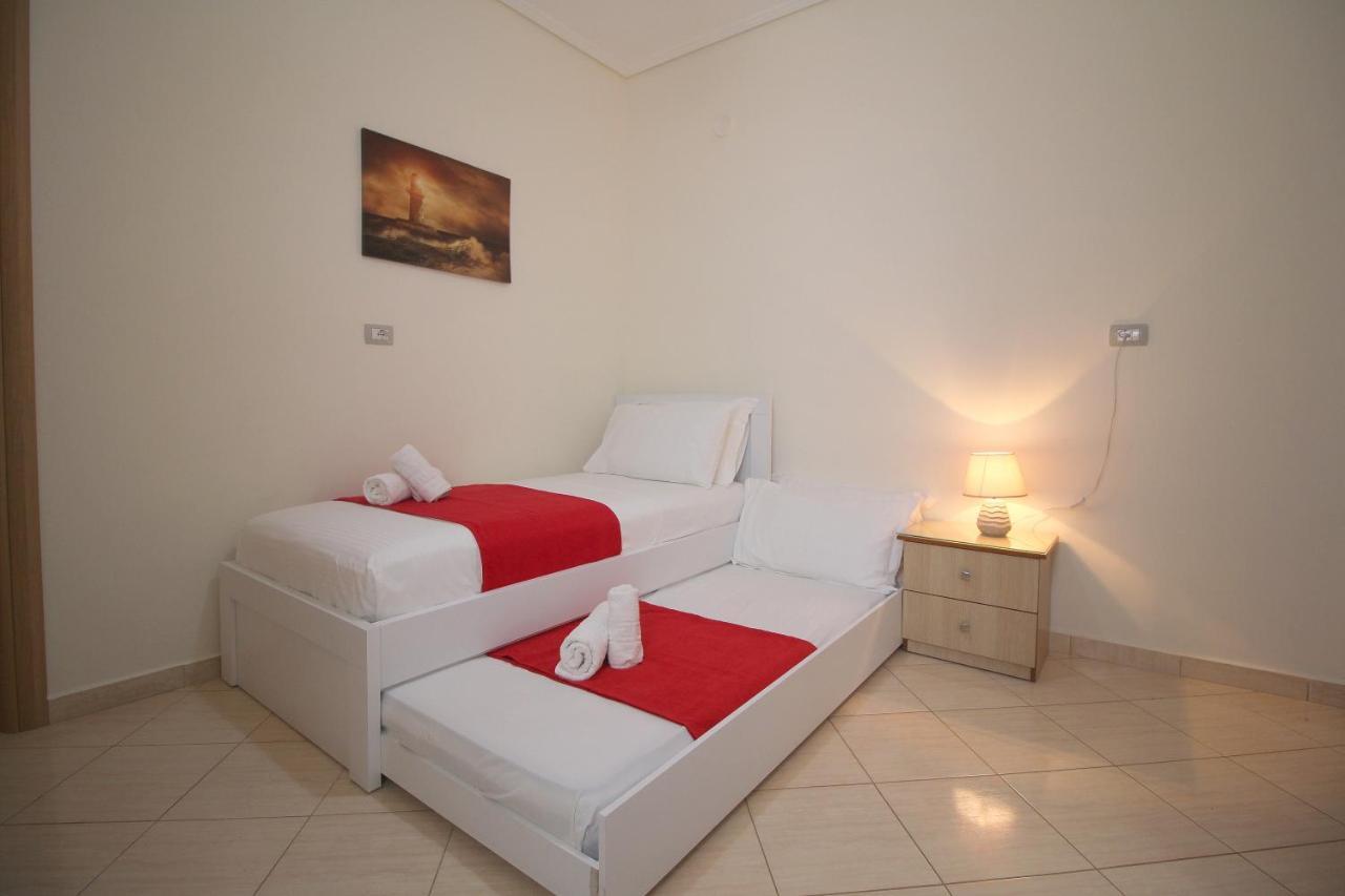Centrum Hotel Ксамил Екстериор снимка