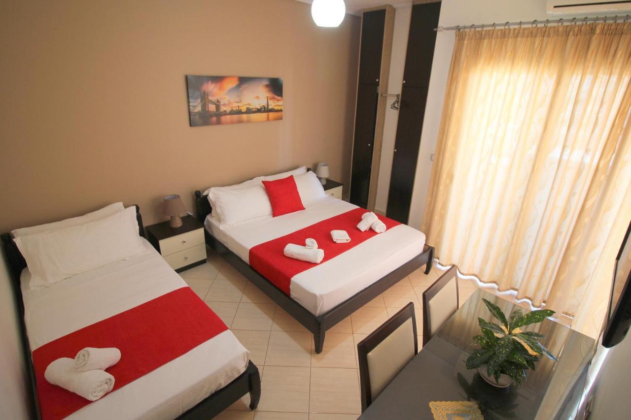 Centrum Hotel Ксамил Екстериор снимка