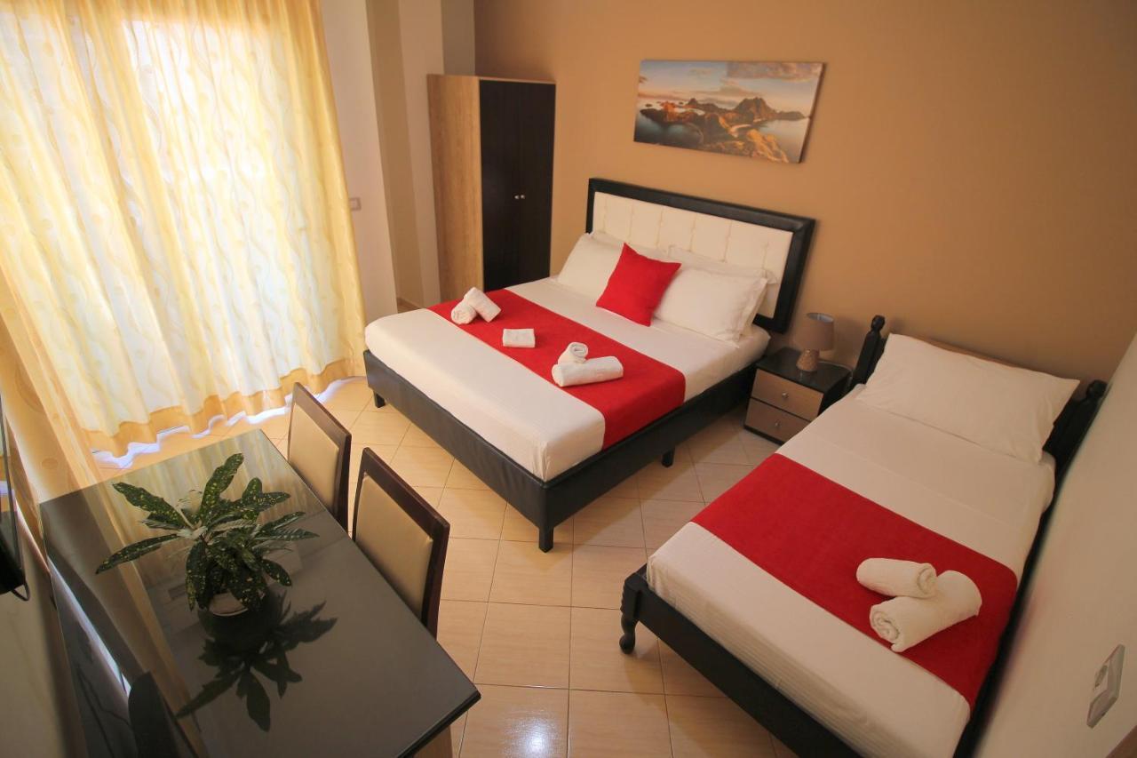Centrum Hotel Ксамил Екстериор снимка