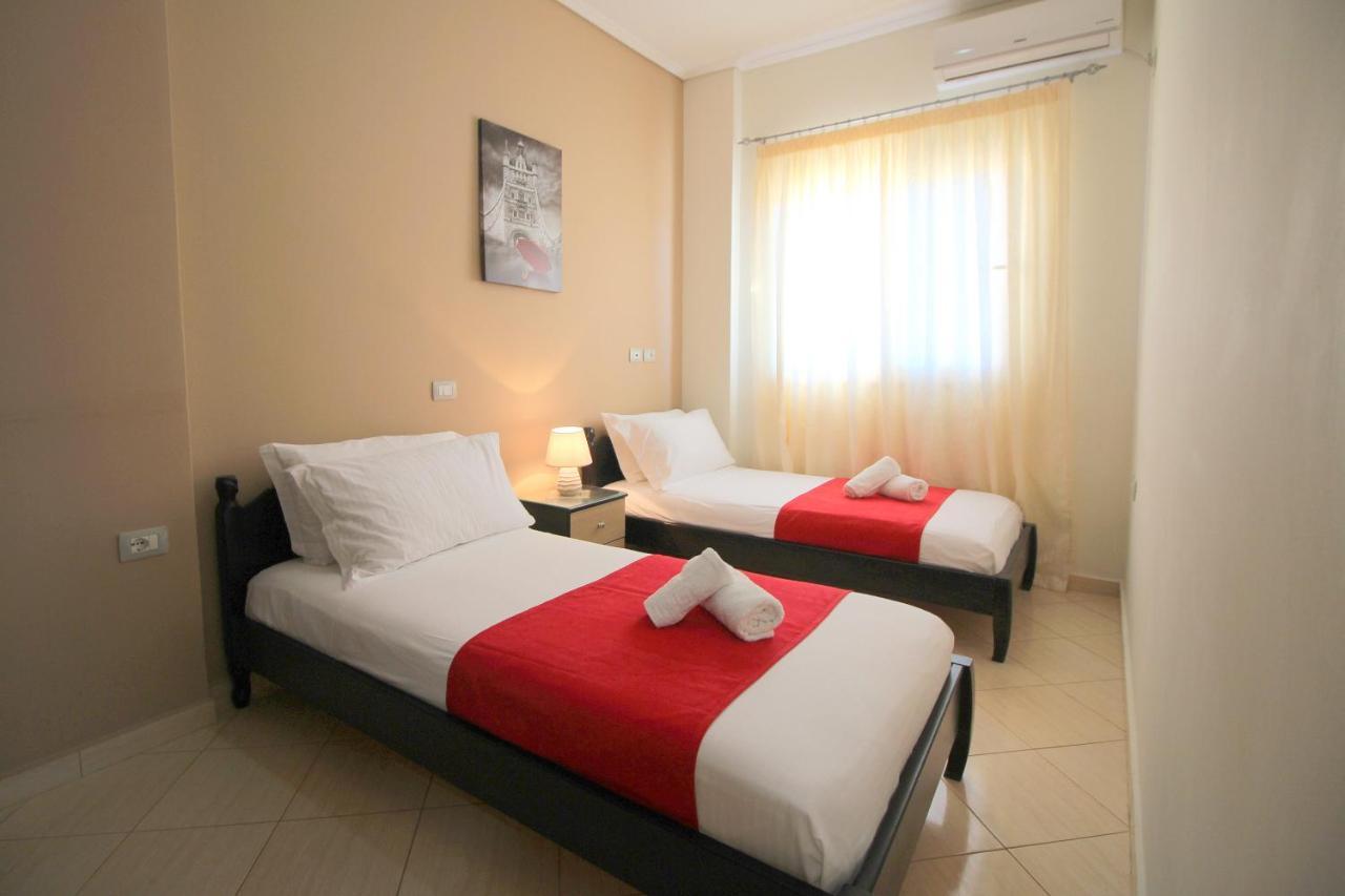 Centrum Hotel Ксамил Екстериор снимка